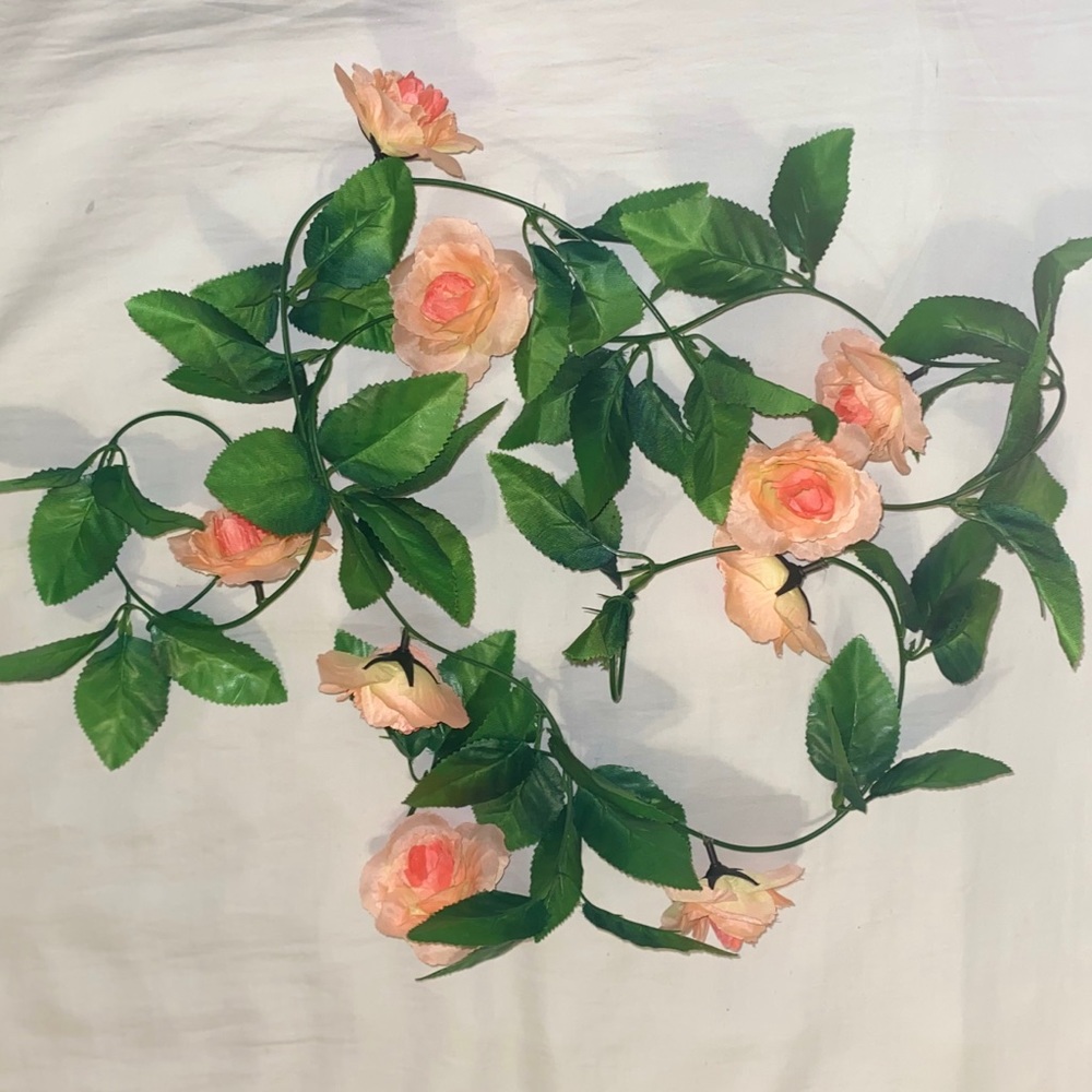 GOOD CONDITION- Pink Flower Garland